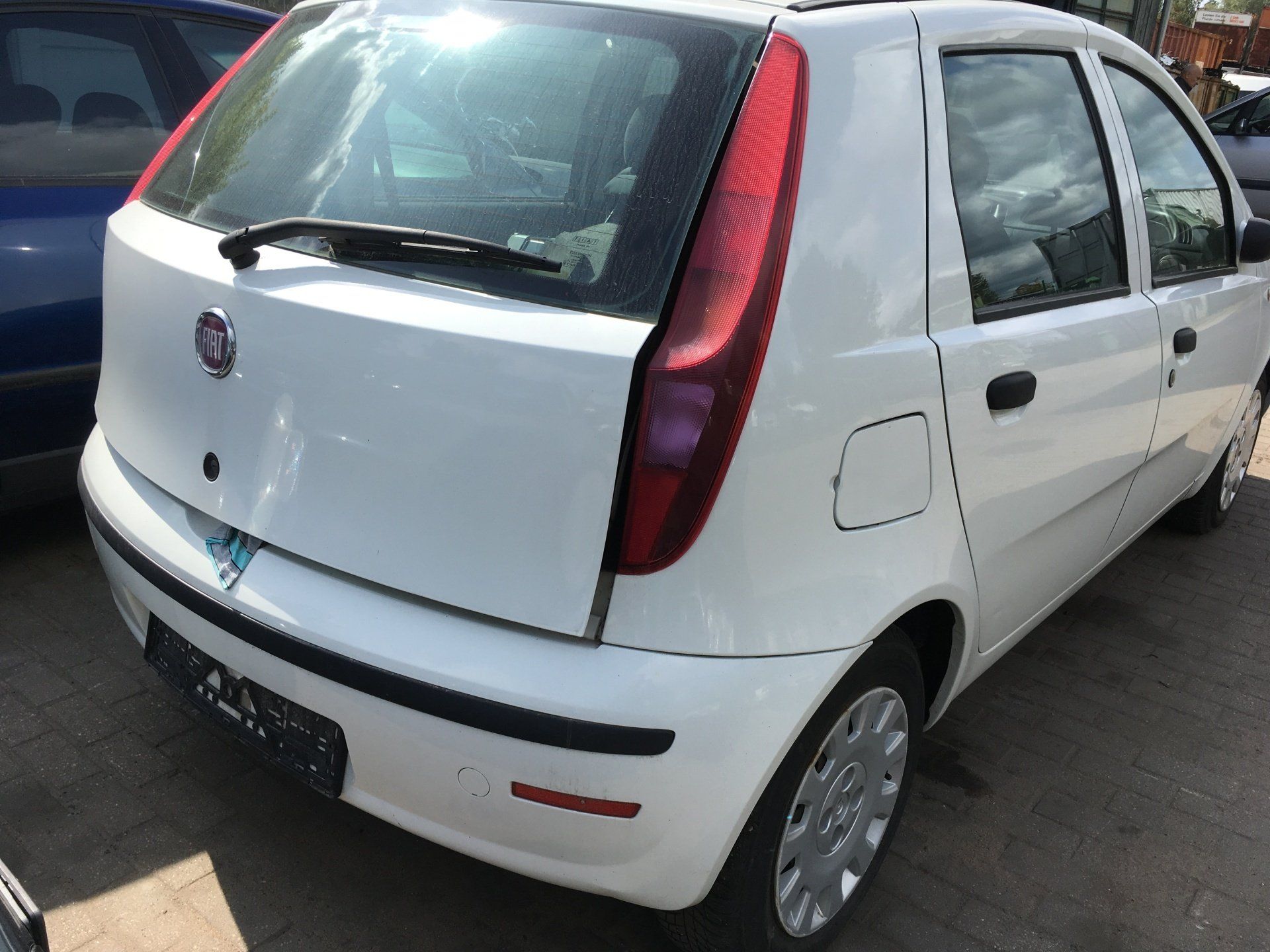 Fiat Punto baltā krāsā