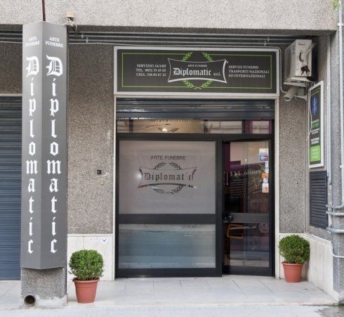 esterni agenzia di pompe funebri