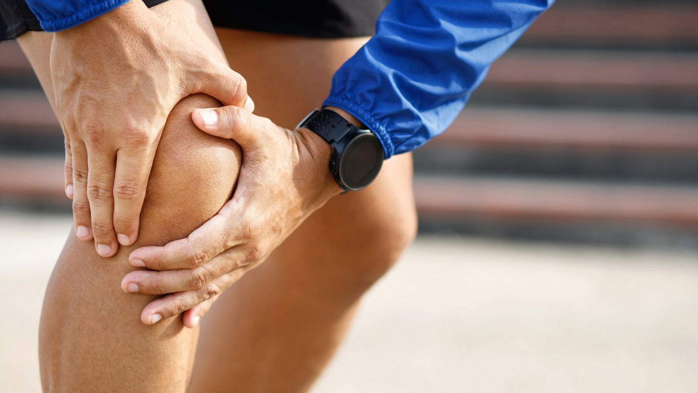 physical therapist in overland park specializing in knee isometrics, rotator cuff, and nervous system