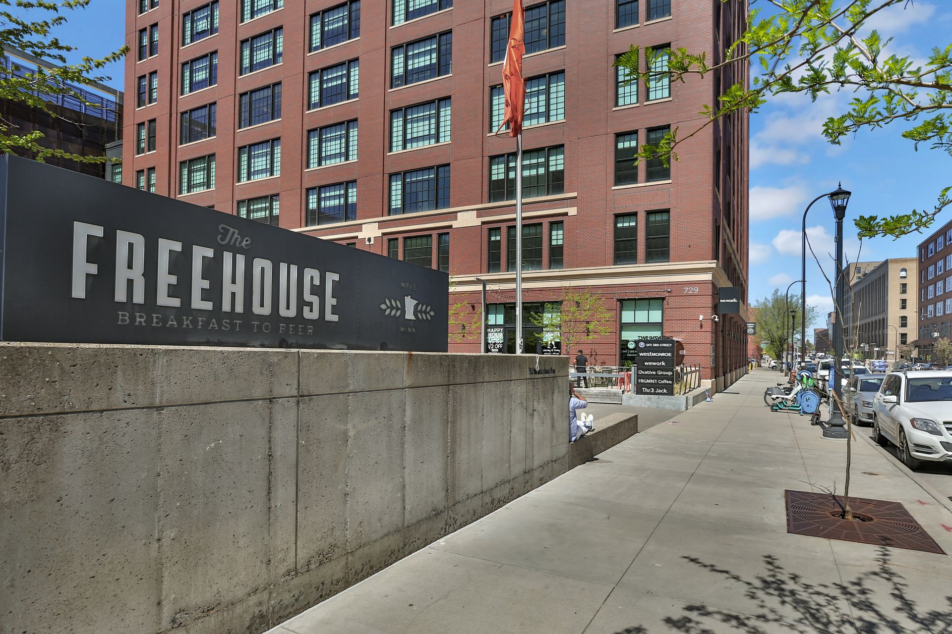 A building with a sign that says freehouse on it