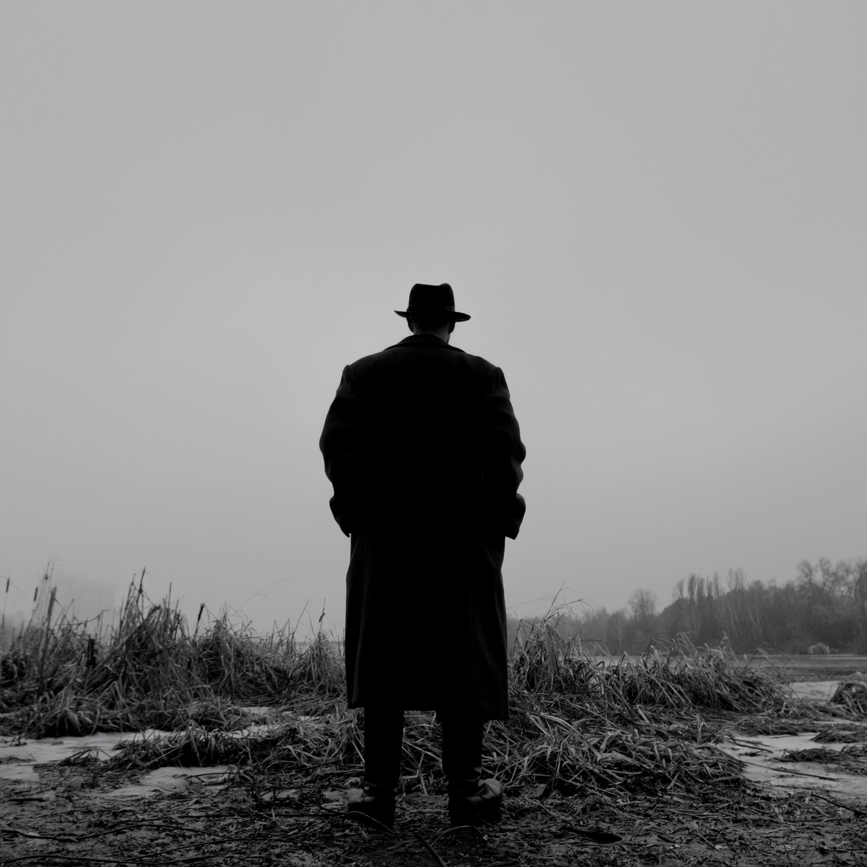 Man dressed in retro fedora hat and coat.