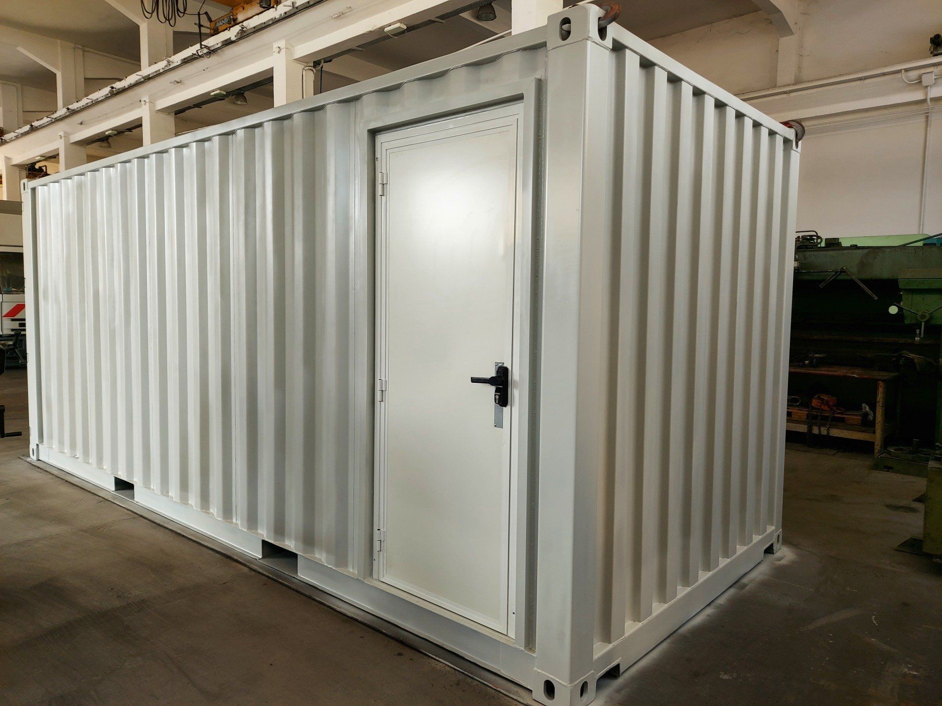 container con porta