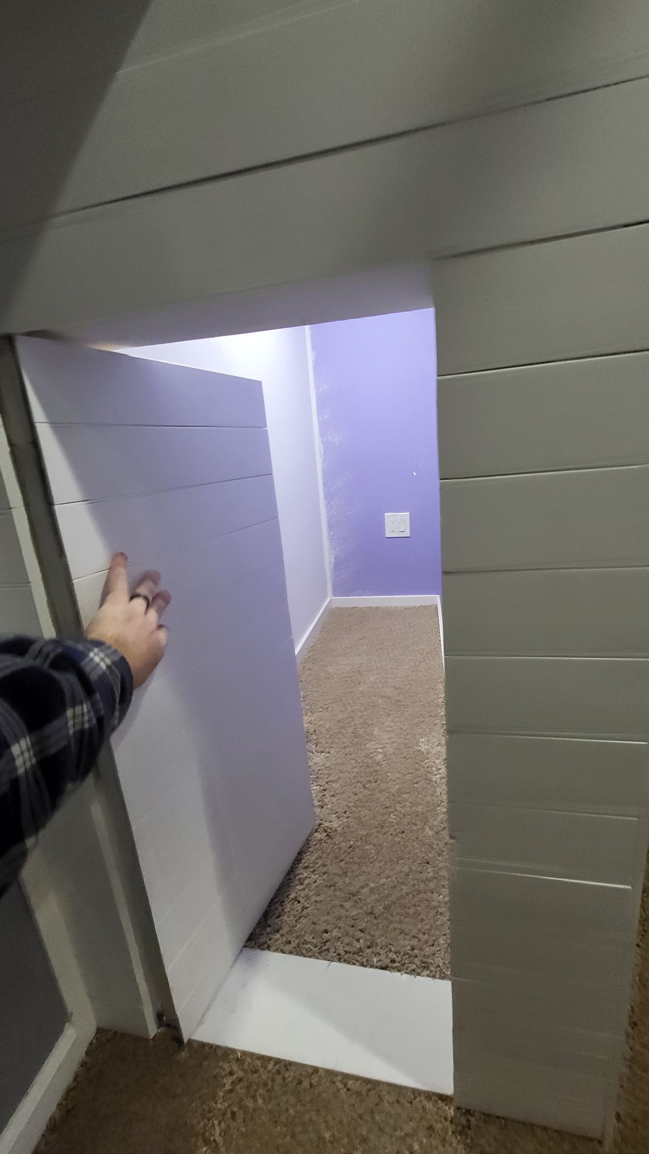 West des Moines, iowa basement closet