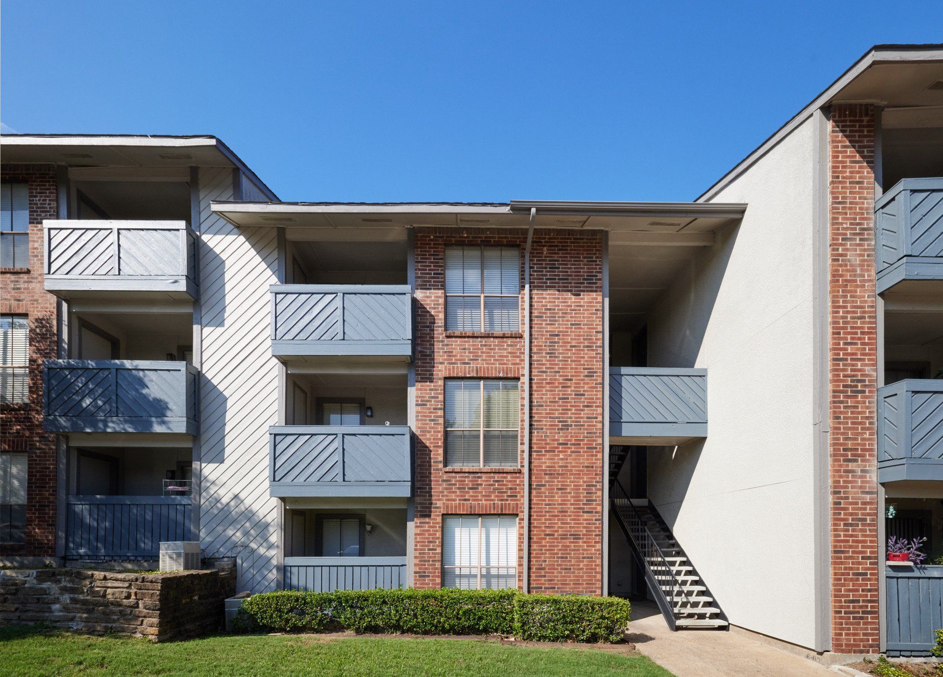 Summerwood Cove Apartments in Dallas, TX