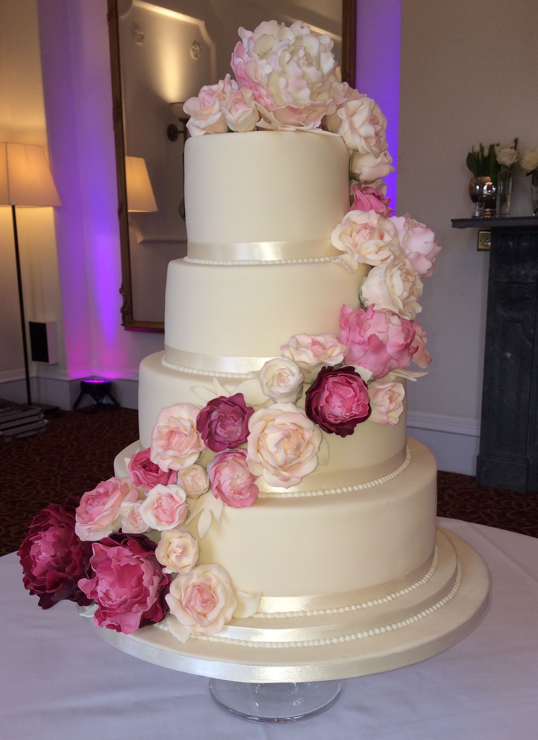 sugar flowers wedding cake