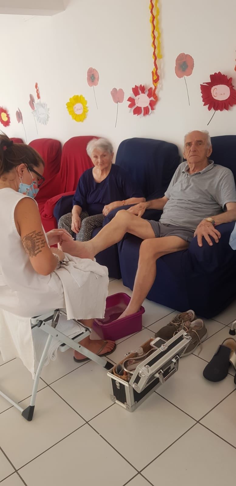 Trattamento ai piedi per anziani