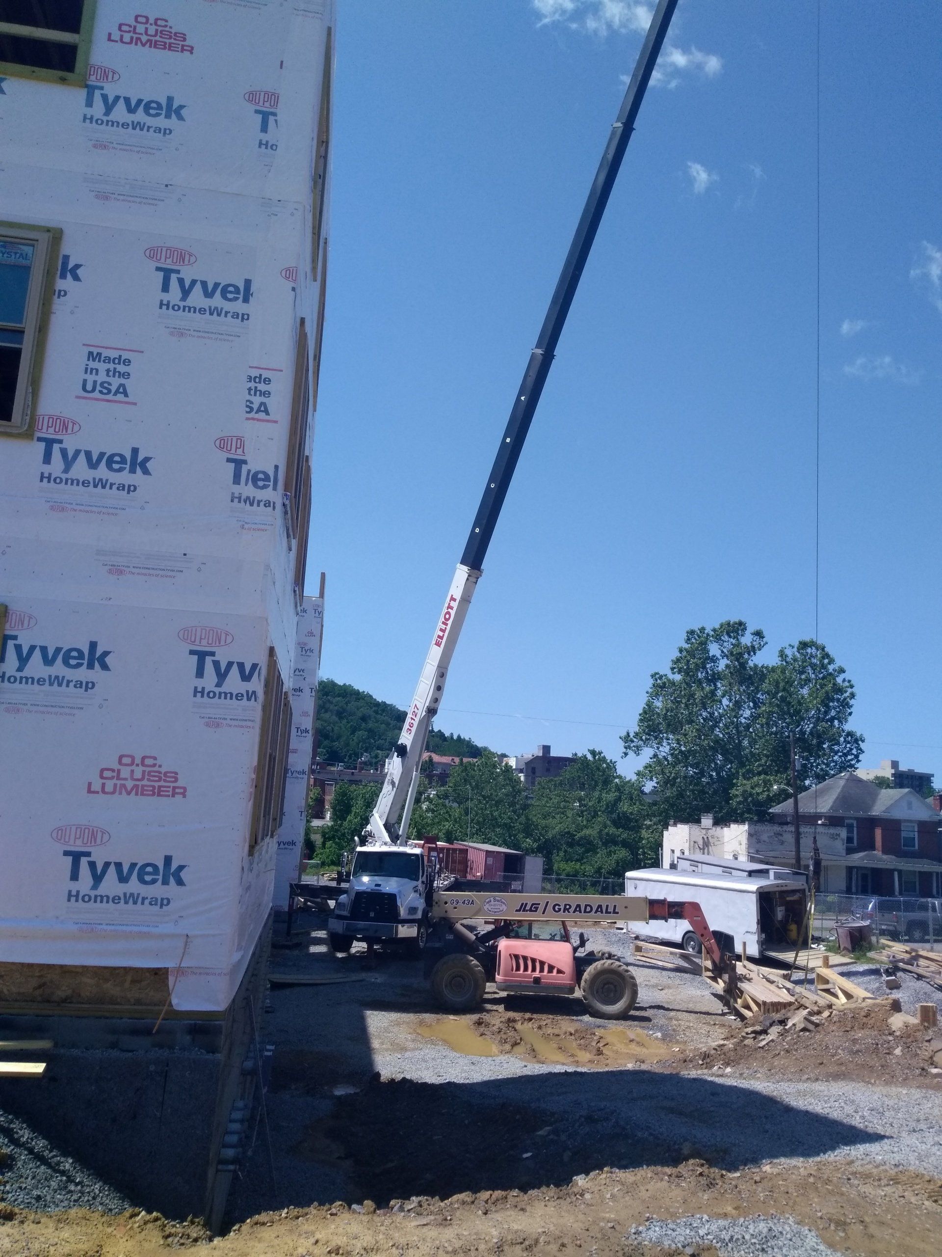 Tall Crane — Bridgeport, WV — Hogan's Crane Service Tall Crane — Bridgeport, WV — Hogan's Crane Service