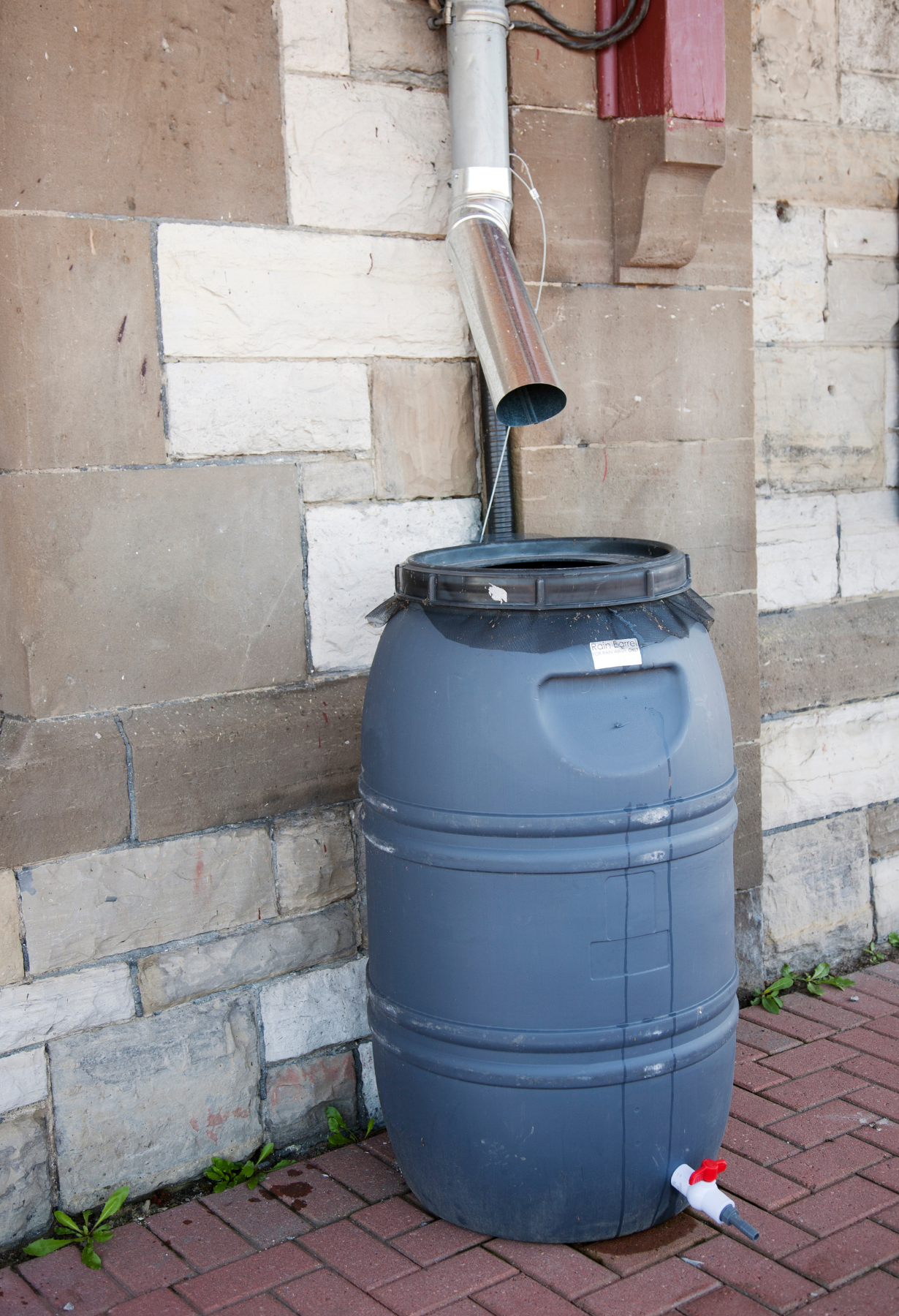 Collecting rainwater with gutters in Amarillo