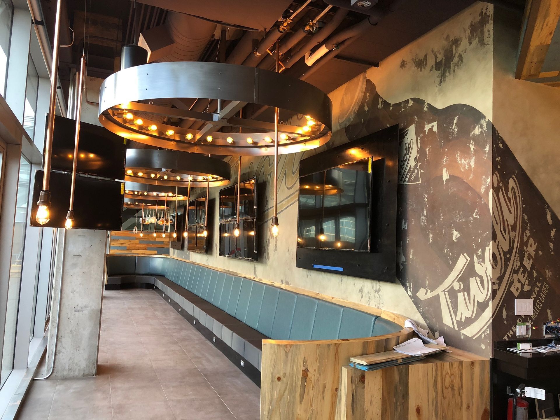 A long hallway in a building with a large chandelier hanging from the ceiling