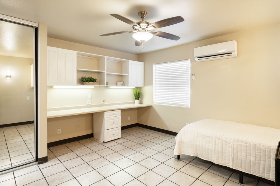 Dixie Cove student housing in St. George offers Utah Tech off-campus housing with spacious private and shared bedrooms. Features in-unit laundry, a pool, hot tub, and social common areas. Ideal off-campus housing in St. George for students