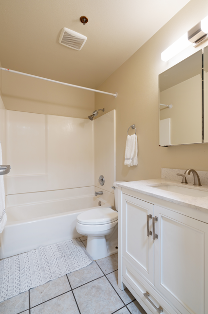 Dixie Cove student housing in St. George offers Utah Tech off-campus housing with spacious private and shared bedrooms. Features in-unit laundry, a pool, hot tub, and social common areas. Ideal off-campus housing in St. George for students