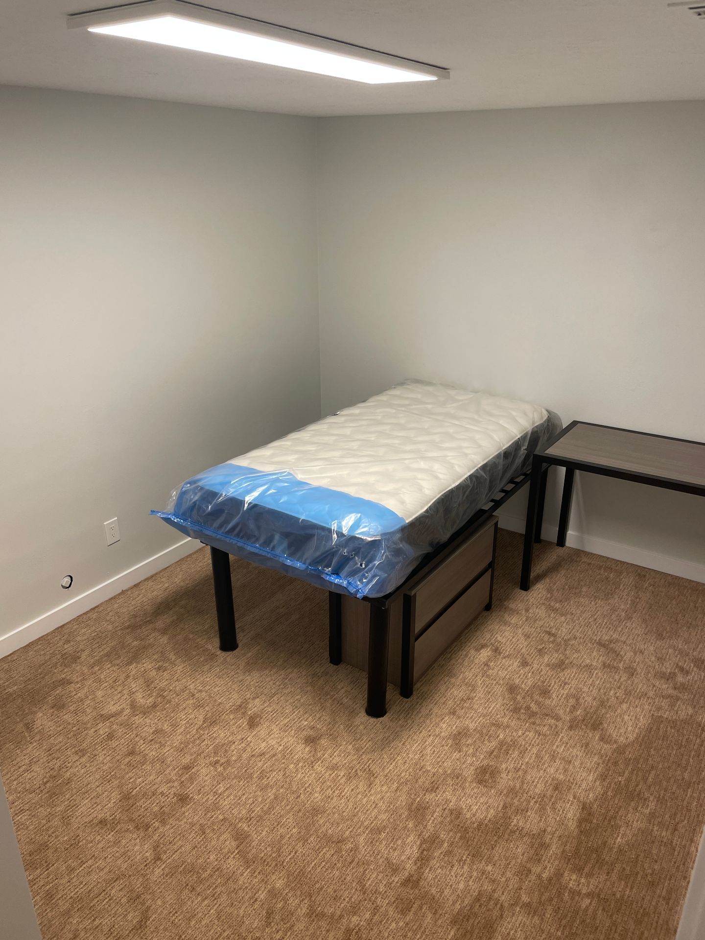 Student house near Utah Tech University with large bedrooms, in-unit laundry, a spacious kitchen, and a prime location next to campus in St. George, Utah.