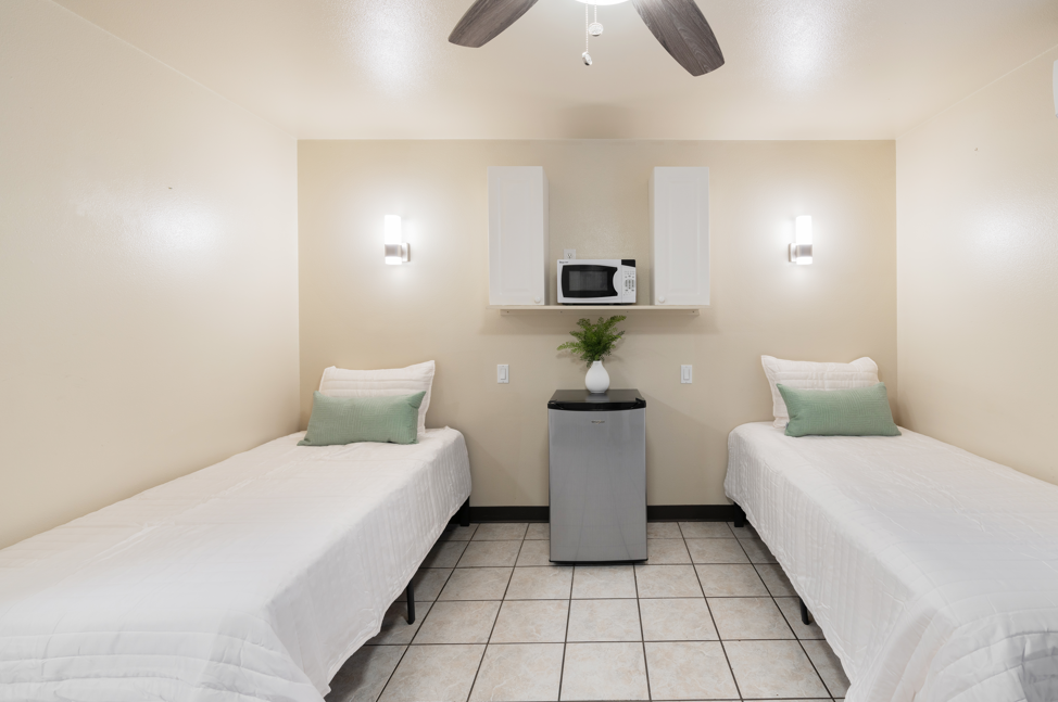 Dixie Cove student housing in St. George offers Utah Tech off-campus housing with spacious private and shared bedrooms. Features in-unit laundry, a pool, hot tub, and social common areas. Ideal off-campus housing in St. George for students