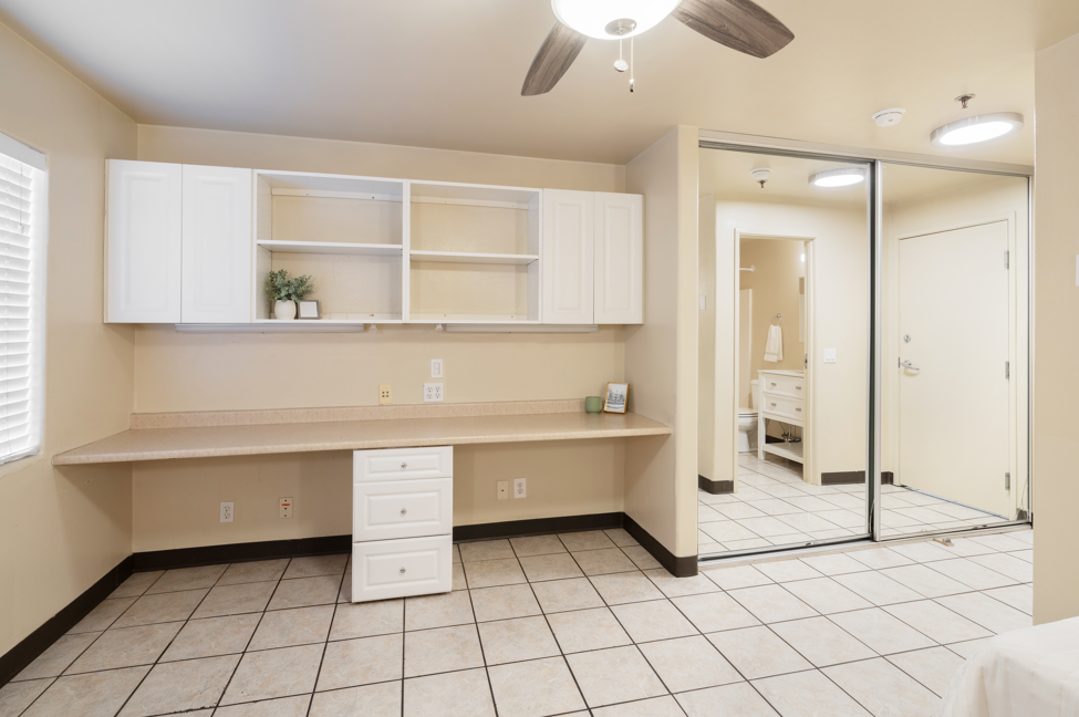 Dixie Cove student housing in St. George offers Utah Tech off-campus housing with spacious private and shared bedrooms. Features in-unit laundry, a pool, hot tub, and social common areas. Ideal off-campus housing in St. George for students