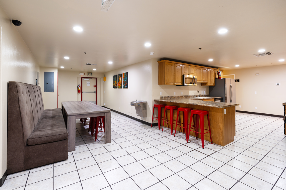 Dixie Cove student housing in St. George offers Utah Tech off-campus housing with spacious private and shared bedrooms. Features in-unit laundry, a pool, hot tub, and social common areas. Ideal off-campus housing in St. George for students