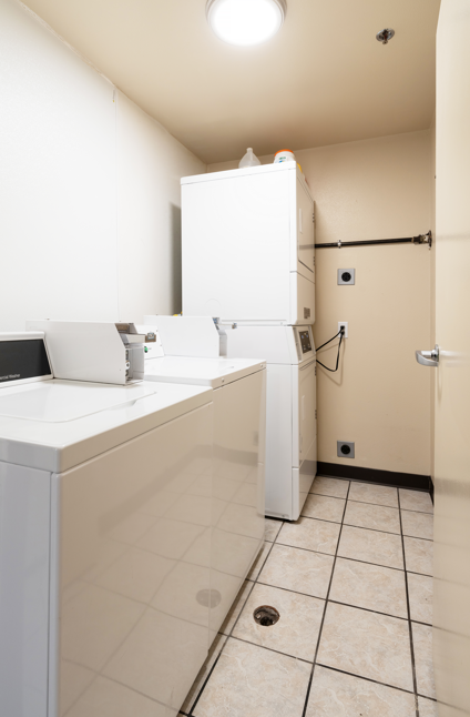 Dixie Cove student housing in St. George offers Utah Tech off-campus housing with spacious private and shared bedrooms. Features in-unit laundry, a pool, hot tub, and social common areas. Ideal off-campus housing in St. George for students