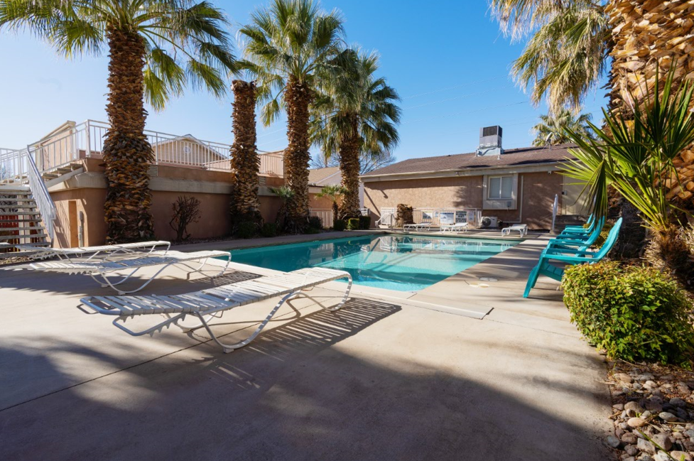 Dixie Cove student housing in St. George offers Utah Tech off-campus housing with spacious private and shared bedrooms. Features in-unit laundry, a pool, and social common areas. Ideal off-campus housing in St. George for students
