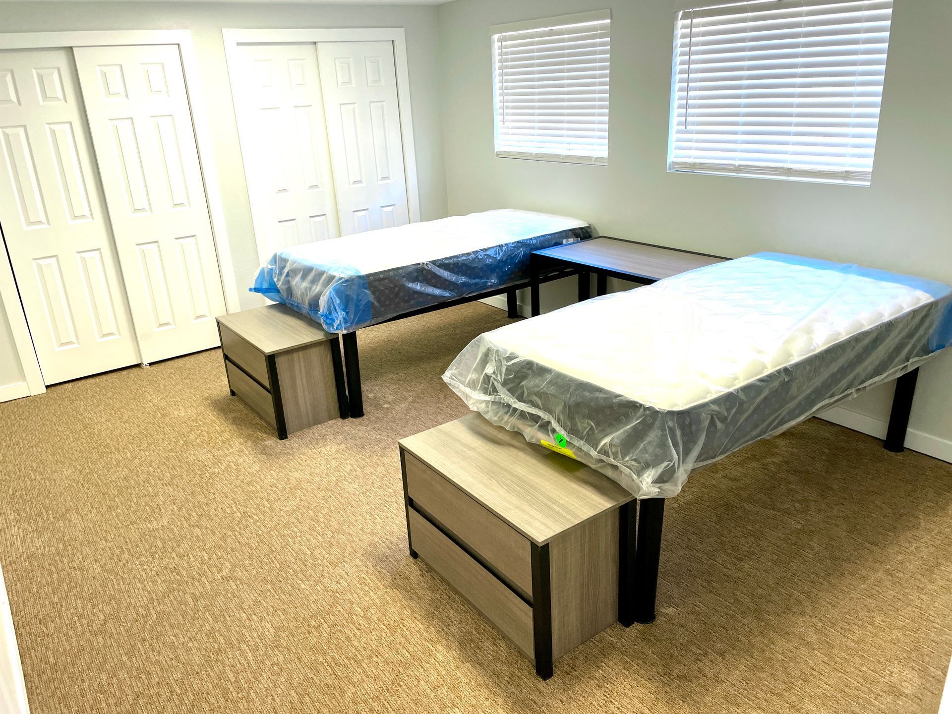 Student house near Utah Tech University with large bedrooms, in-unit laundry, a spacious kitchen, and a prime location next to campus in St. George, Utah.