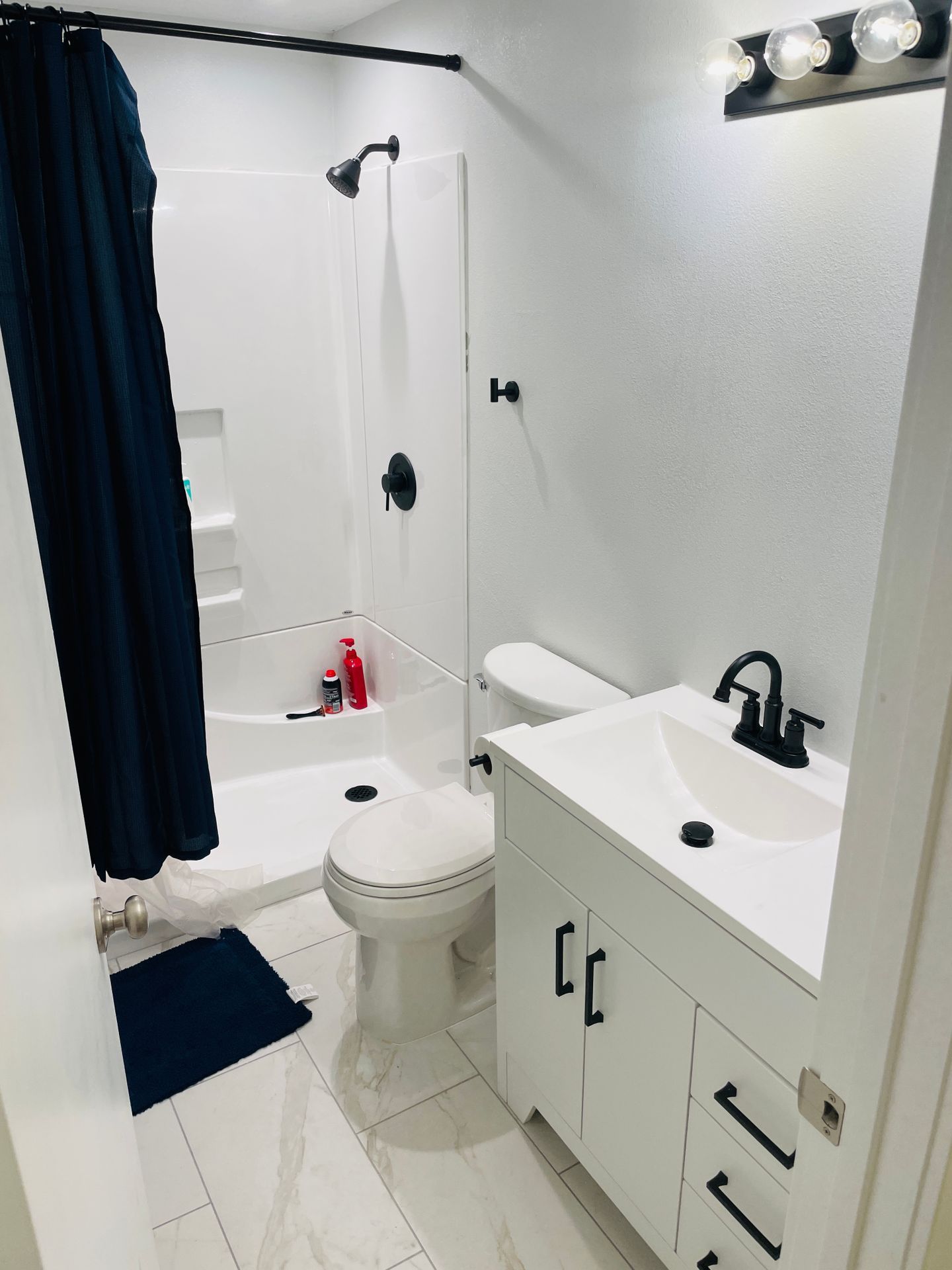 Student house near Utah Tech University with large bedrooms, in-unit laundry, a spacious kitchen, and a prime location next to campus in St. George, Utah.