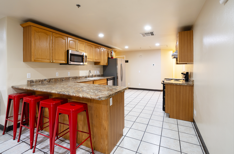 Dixie Cove student housing in St. George offers Utah Tech off-campus housing with spacious private and shared bedrooms. Features in-unit laundry, a pool, hot tub, and social common areas. Ideal off-campus housing in St. George for students