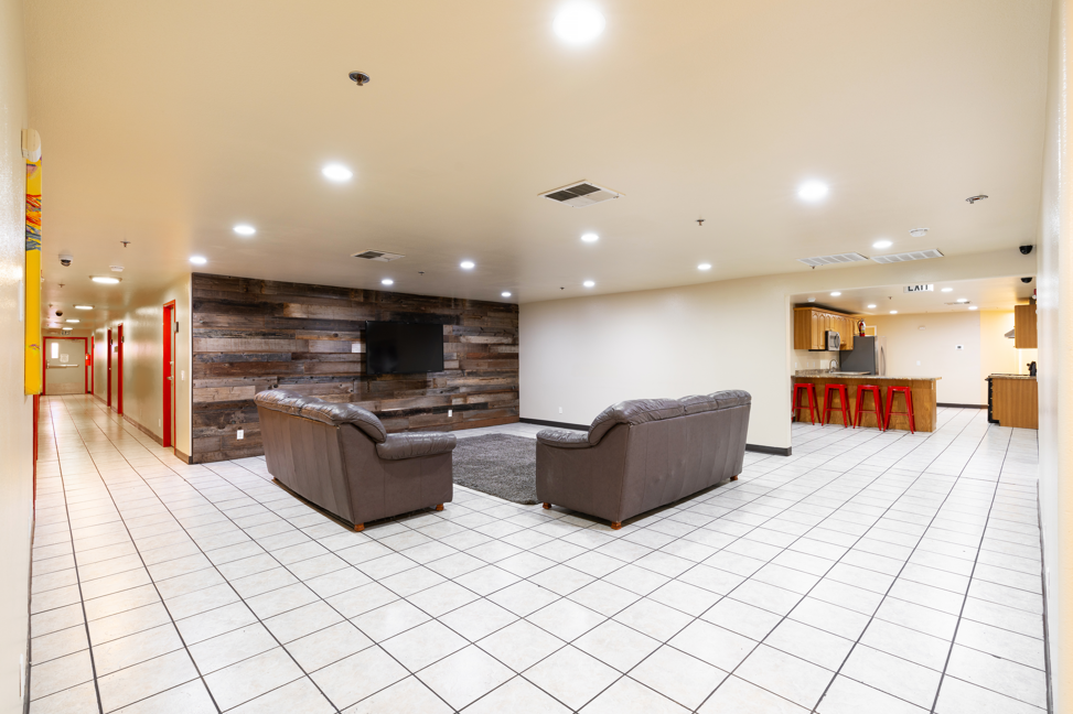 Dixie Cove student housing in St. George offers Utah Tech off-campus housing with spacious private and shared bedrooms. Features in-unit laundry, a pool, hot tub, and social common areas. Ideal off-campus housing in St. George for students