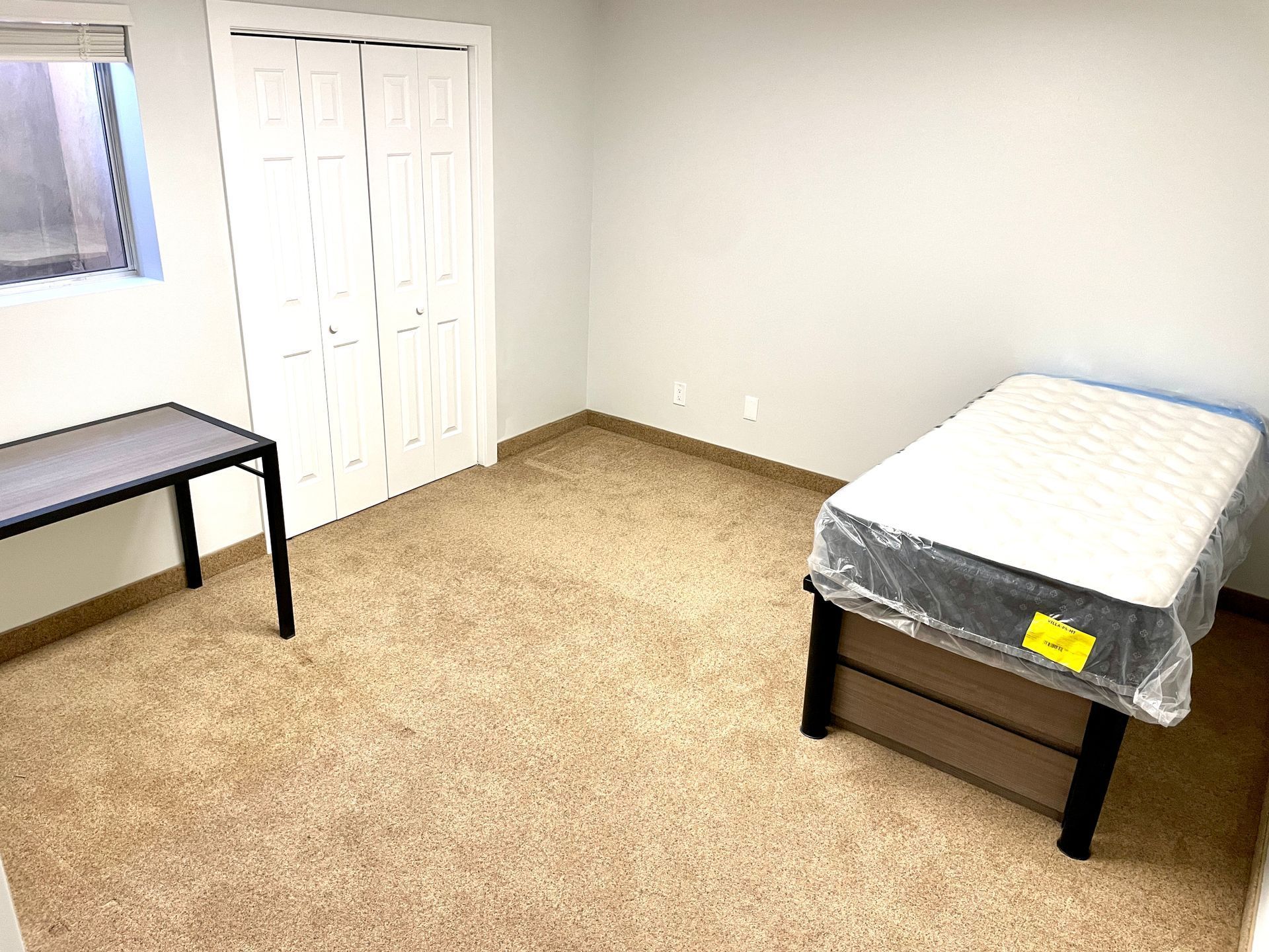 Student house near Utah Tech University with large bedrooms, in-unit laundry, a spacious kitchen, and a prime location next to campus in St. George, Utah.