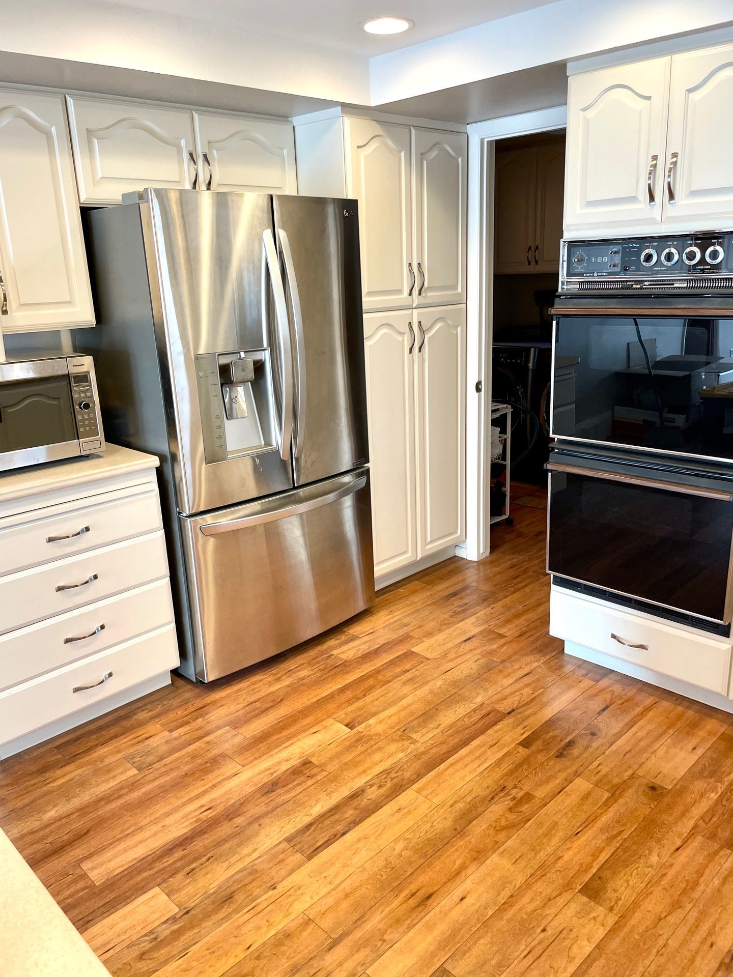 Student house near Utah Tech University with large bedrooms, in-unit laundry, a spacious kitchen, and a prime location next to campus in St. George, Utah.