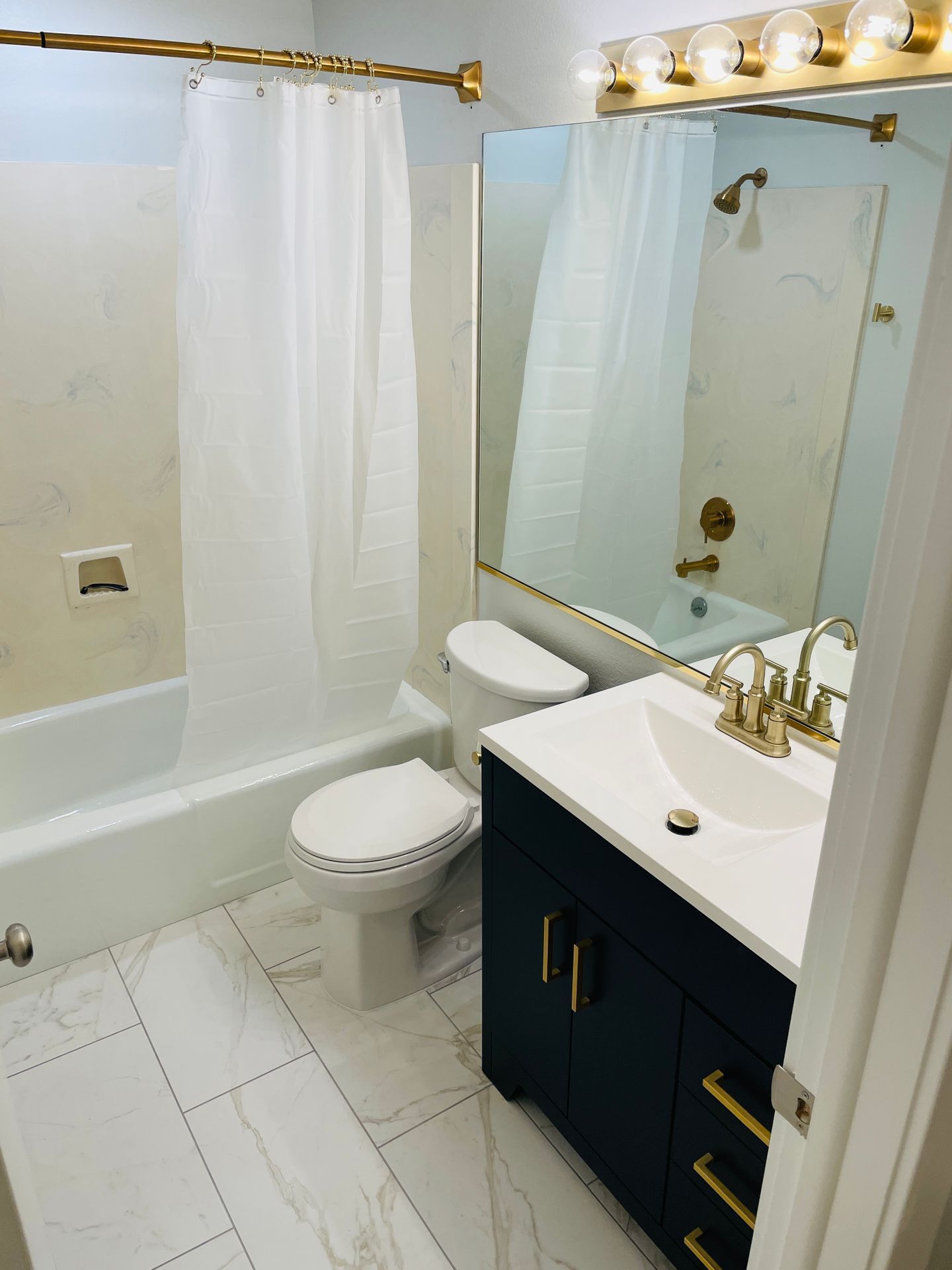 Student house near Utah Tech University with large bedrooms, in-unit laundry, a spacious kitchen, and a prime location next to campus in St. George, Utah.