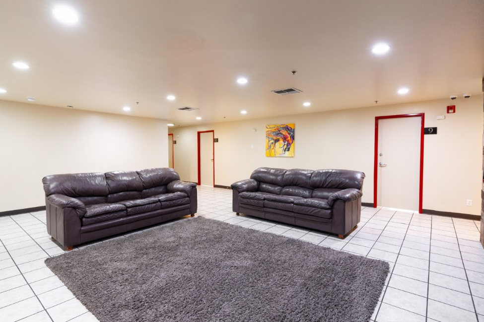Dixie Cove student housing in St. George offers Utah Tech off-campus housing with spacious private and shared bedrooms. Features in-unit laundry, a pool, hot tub, and social common areas. Ideal off-campus housing in St. George for students
