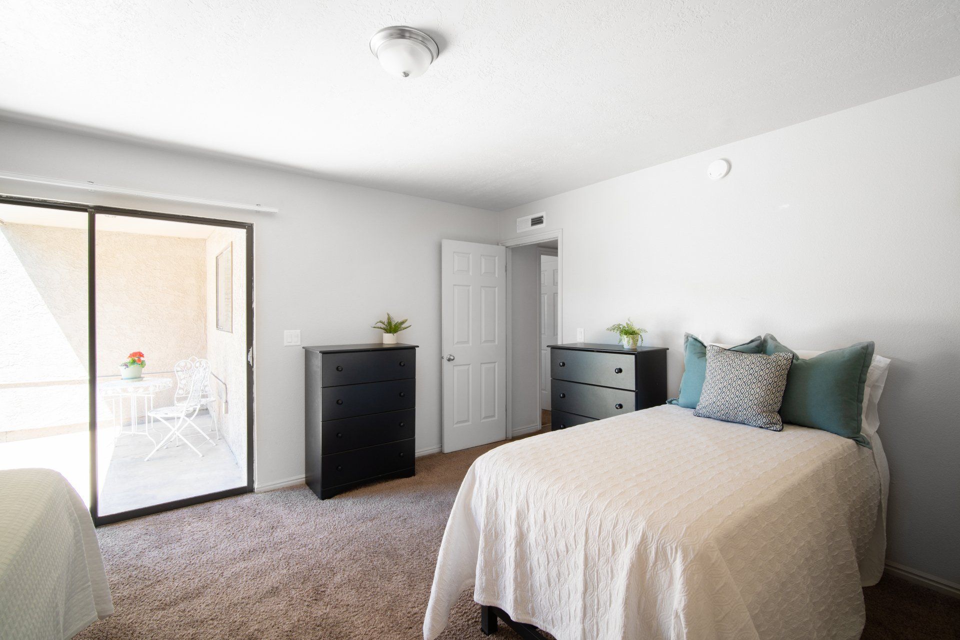7th & University Apartments. Student housing near Utah Tech. Furnished Student housing. In-unit laundry and fully furnished bedrooms. Resort-style pool and lounge deck. Spacious common areas and study rooms
