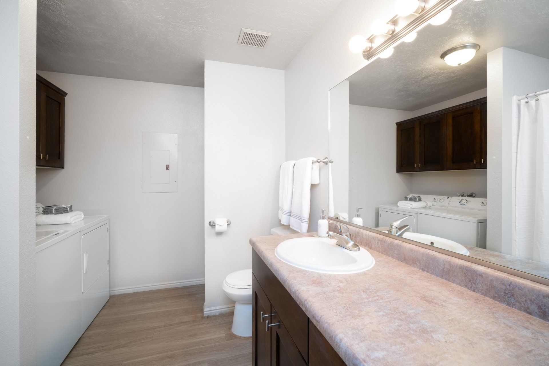 7th & University student housing in St. George offers Utah Tech off-campus housing with spacious private and shared furnished bedrooms. Features in-unit laundry, a pool, and a sundeck. Conveniently located just a short walk to Utah Tech's campus.