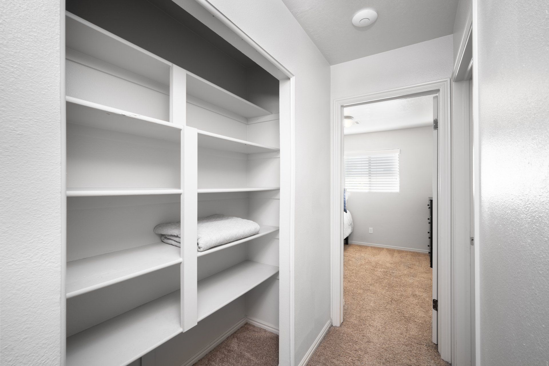 7th & University Apartments. Student housing near Utah Tech. Furnished Student housing. In-unit laundry and fully furnished bedrooms. Resort-style pool and lounge deck. Spacious common areas and study rooms