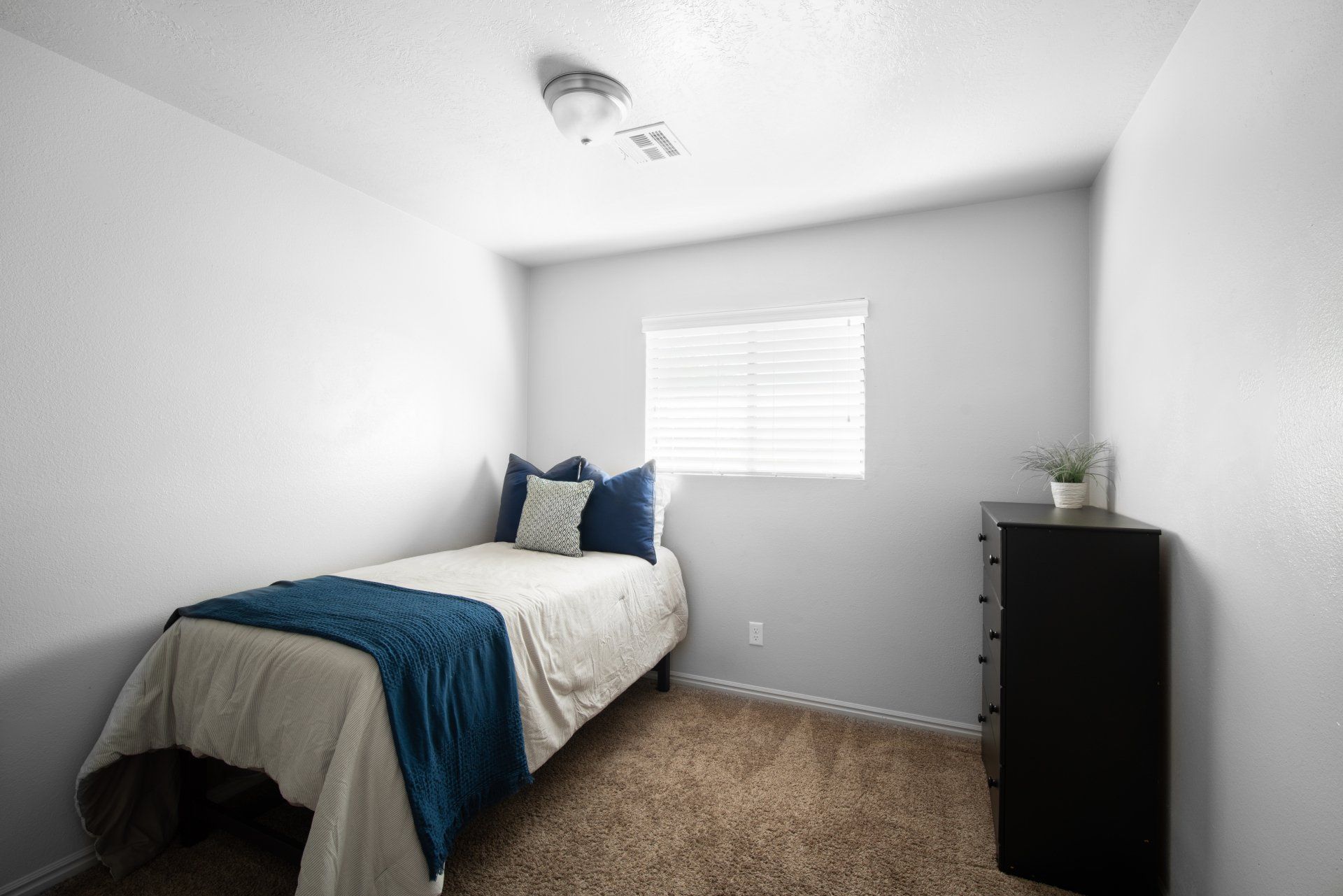 7th & University Apartments. Student housing near Utah Tech. Furnished Student housing. In-unit laundry and fully furnished bedrooms. Resort-style pool and lounge deck. Spacious common areas and study rooms