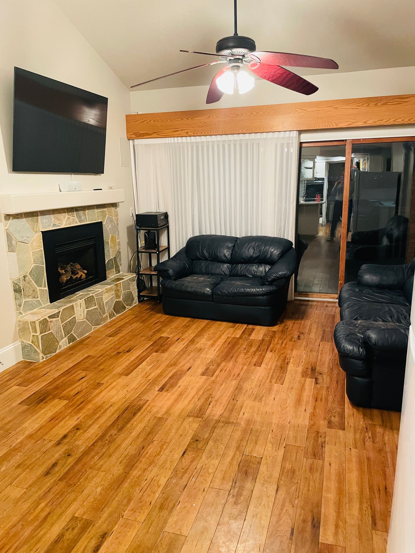 Student house near Utah Tech University with large bedrooms, in-unit laundry, a spacious kitchen, and a prime location next to campus in St. George, Utah.