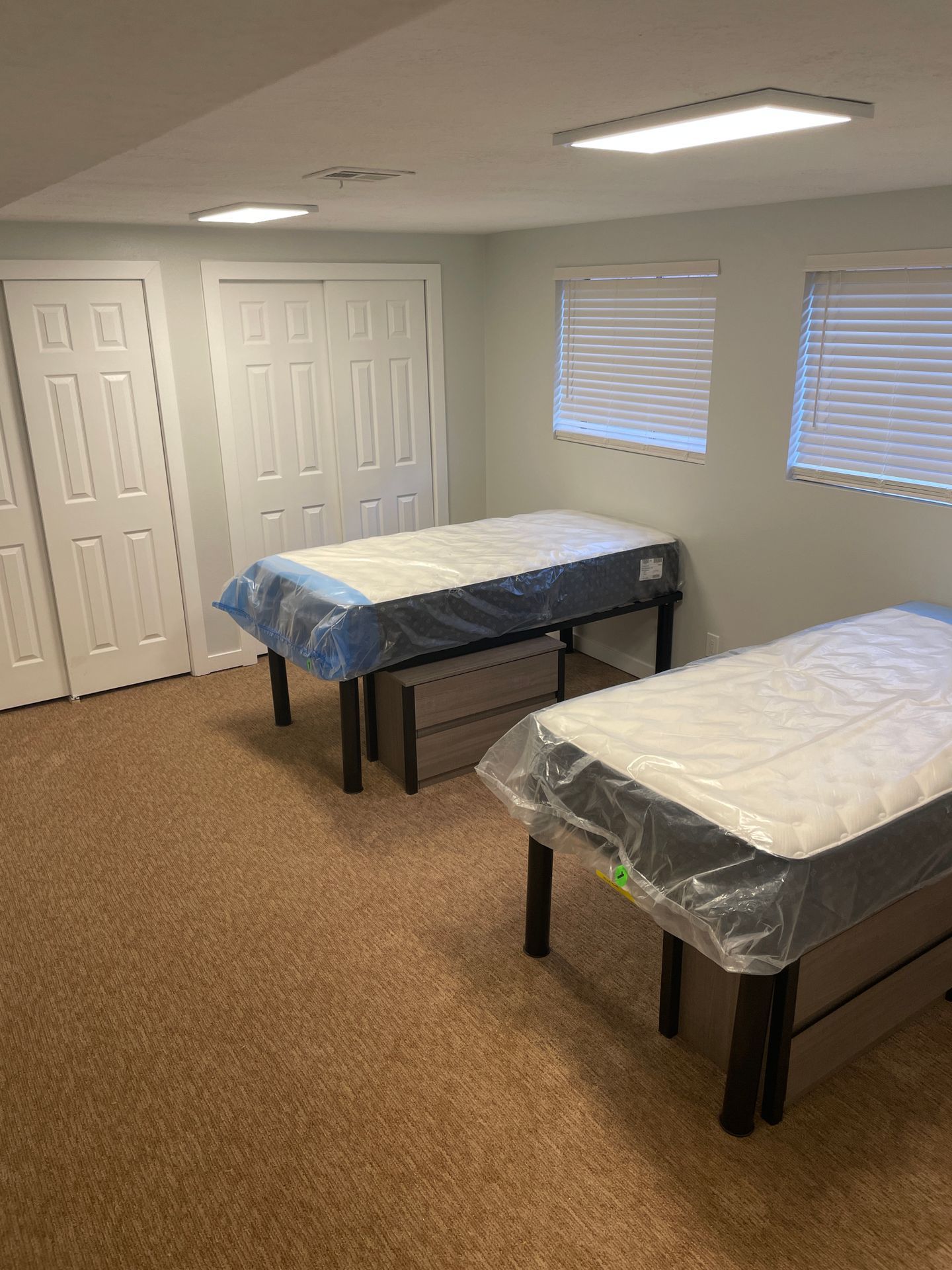 Student house near Utah Tech University with large bedrooms, in-unit laundry, a spacious kitchen, and a prime location next to campus in St. George, Utah.