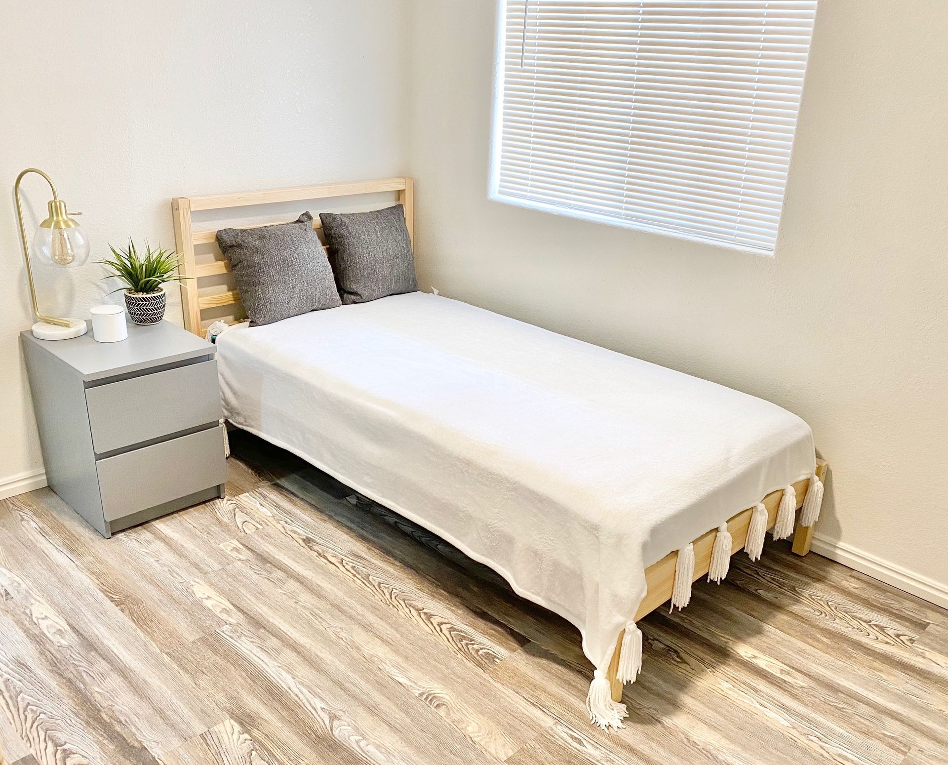 Cedar Ridge offers furnished private and shared student housing near SUU. Features large bedrooms, on-unit laundry, and a prime location just a short distance from Southern Utah University.