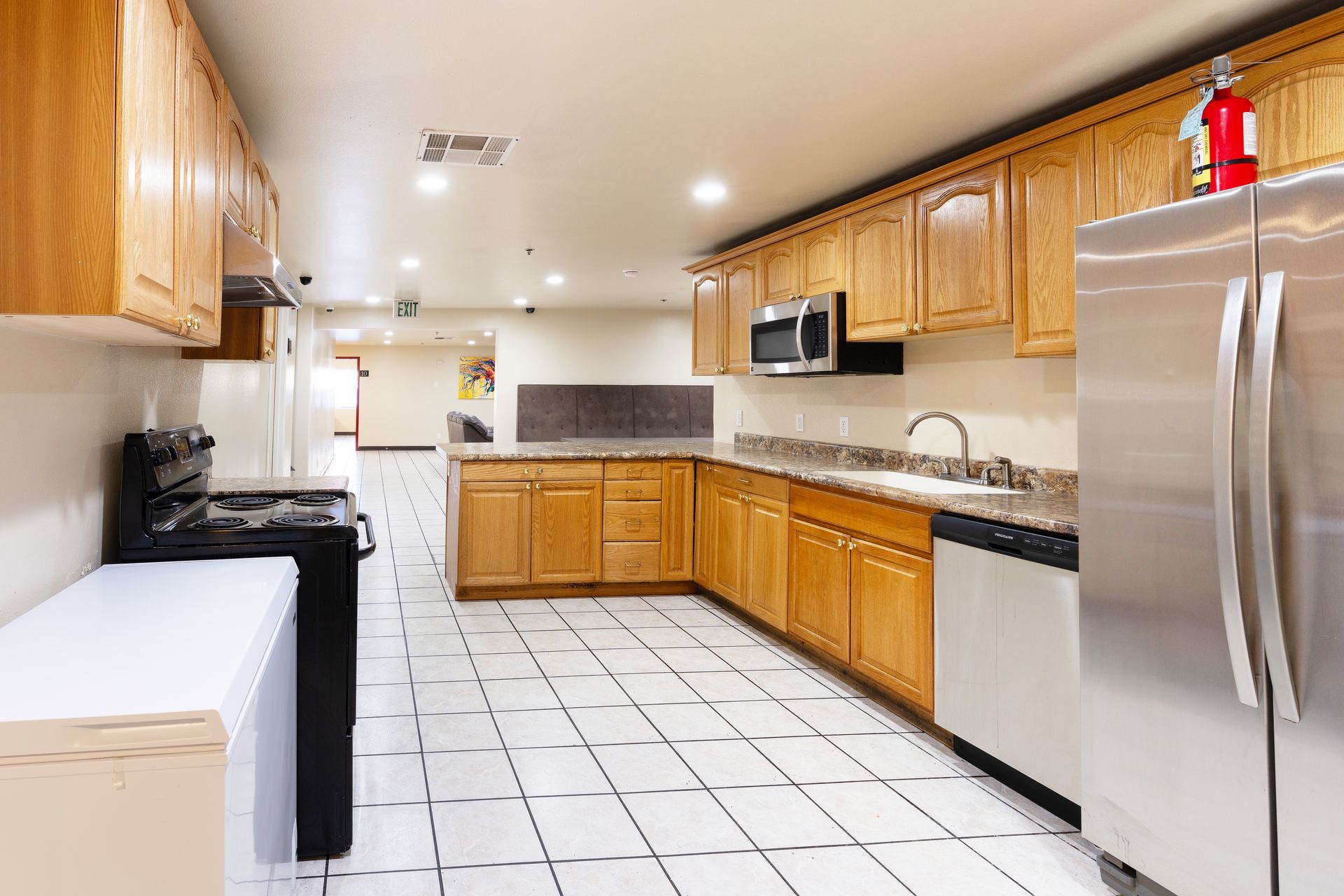 Dixie Cove student housing in St. George offers Utah Tech off-campus housing with spacious private and shared bedrooms. Features in-unit laundry, a pool, hot tub, and social common areas. Ideal off-campus housing in St. George for students