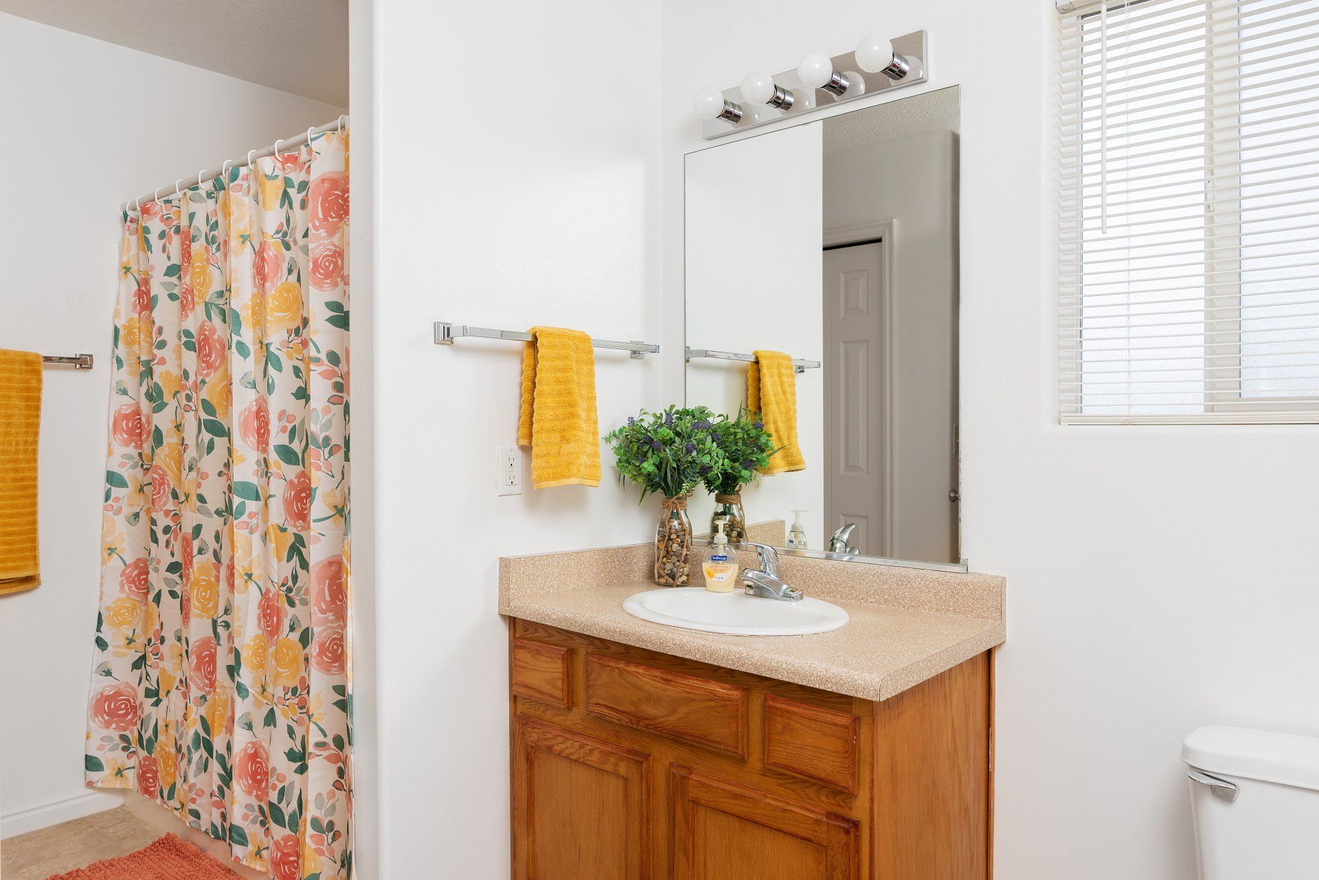 Dixie Red Sands offers furnished student housing near Utah Tech with two locations. Enjoy private, affordable rooms, a pool, hot tub, and easy campus access.