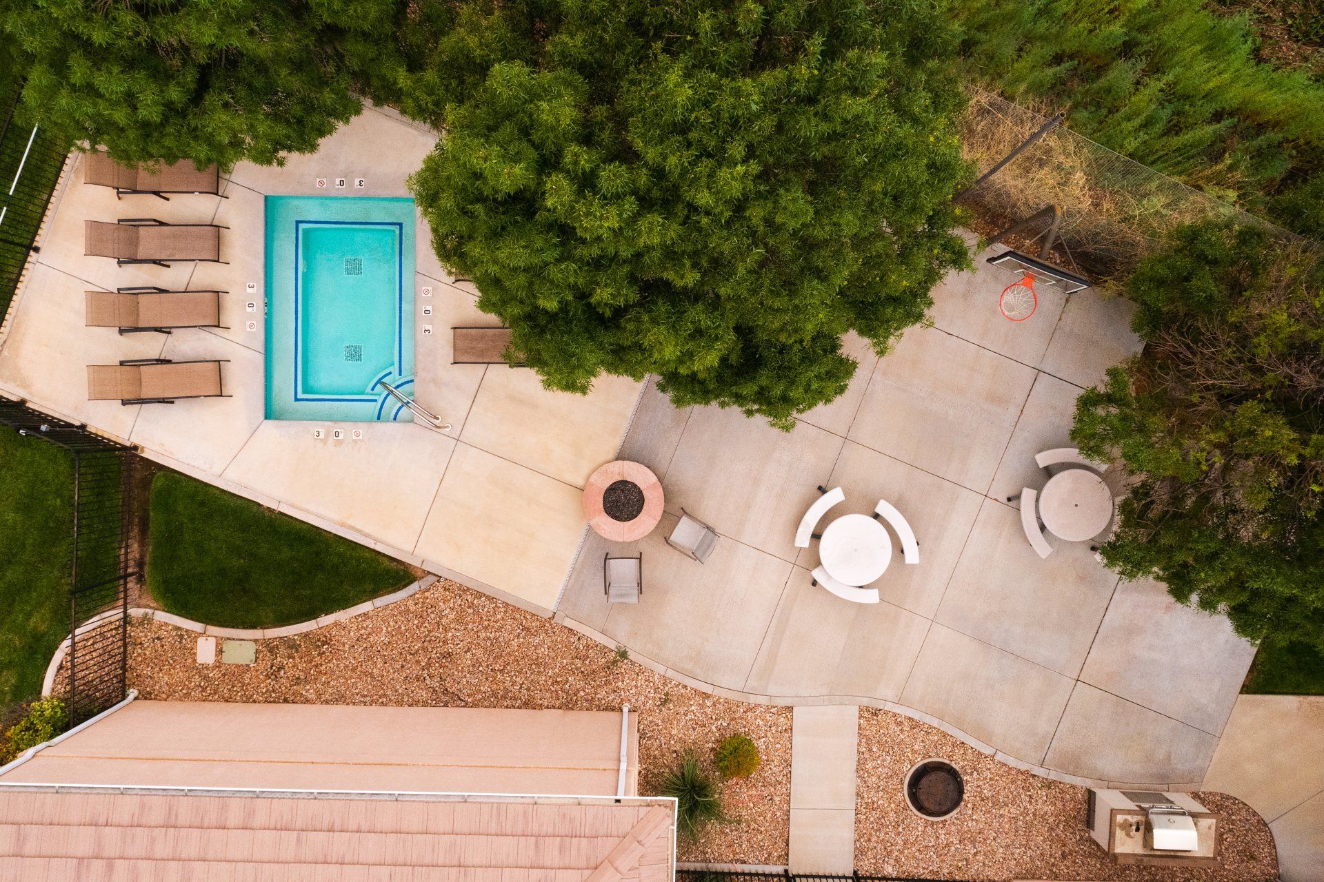 Dixie Red Sands offers furnished student housing near Utah Tech with two locations. Enjoy private, affordable rooms, a pool, hot tub, and easy campus access.