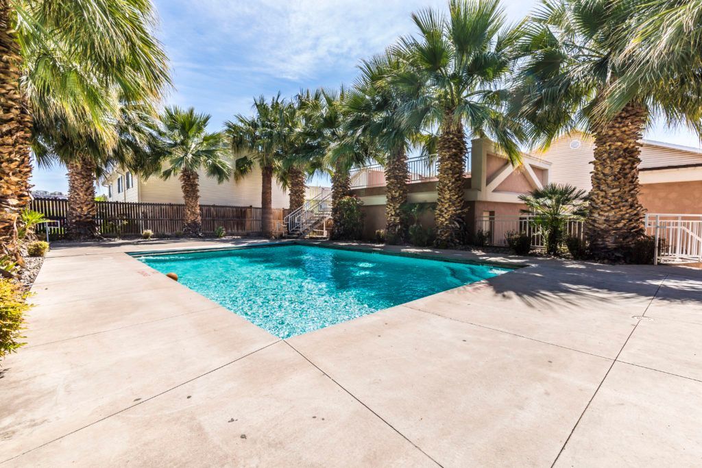 Dixie Cove student housing in St. George offers Utah Tech off-campus housing with spacious private and shared bedrooms. Features in-unit laundry, a pool, hot tub, and social common areas. Ideal off-campus housing in St. George for students