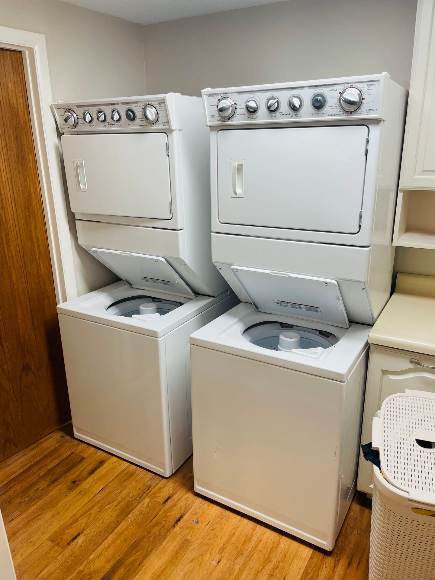 Student house near Utah Tech University with large bedrooms, in-unit laundry, a spacious kitchen, and a prime location next to campus in St. George, Utah.