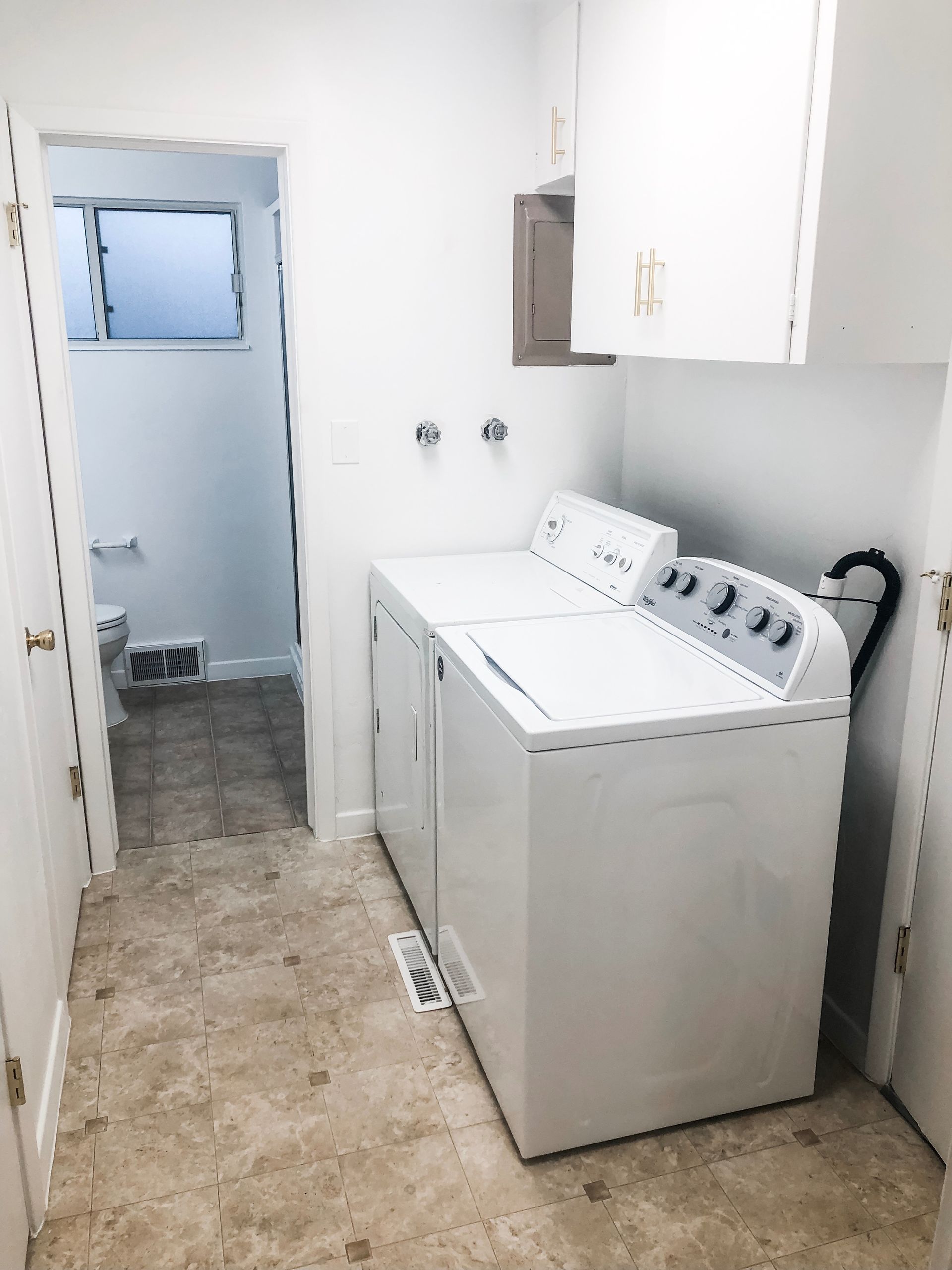 Student house near Utah Tech University with large bedrooms, in-unit laundry, a spacious kitchen, and a prime location next to campus in St. George, Utah.