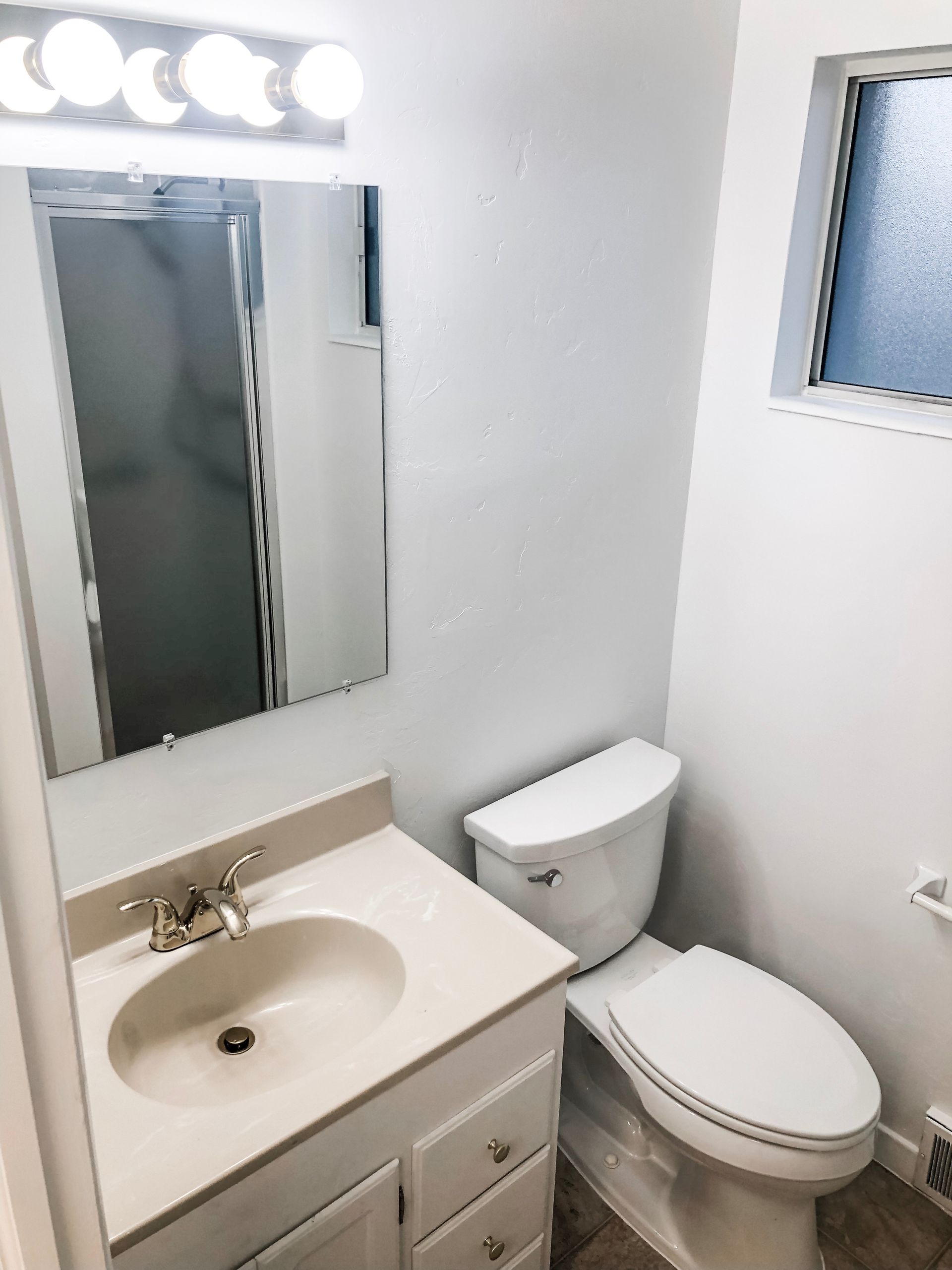 Student house near Utah Tech University with large bedrooms, in-unit laundry, a spacious kitchen, and a prime location next to campus in St. George, Utah.
