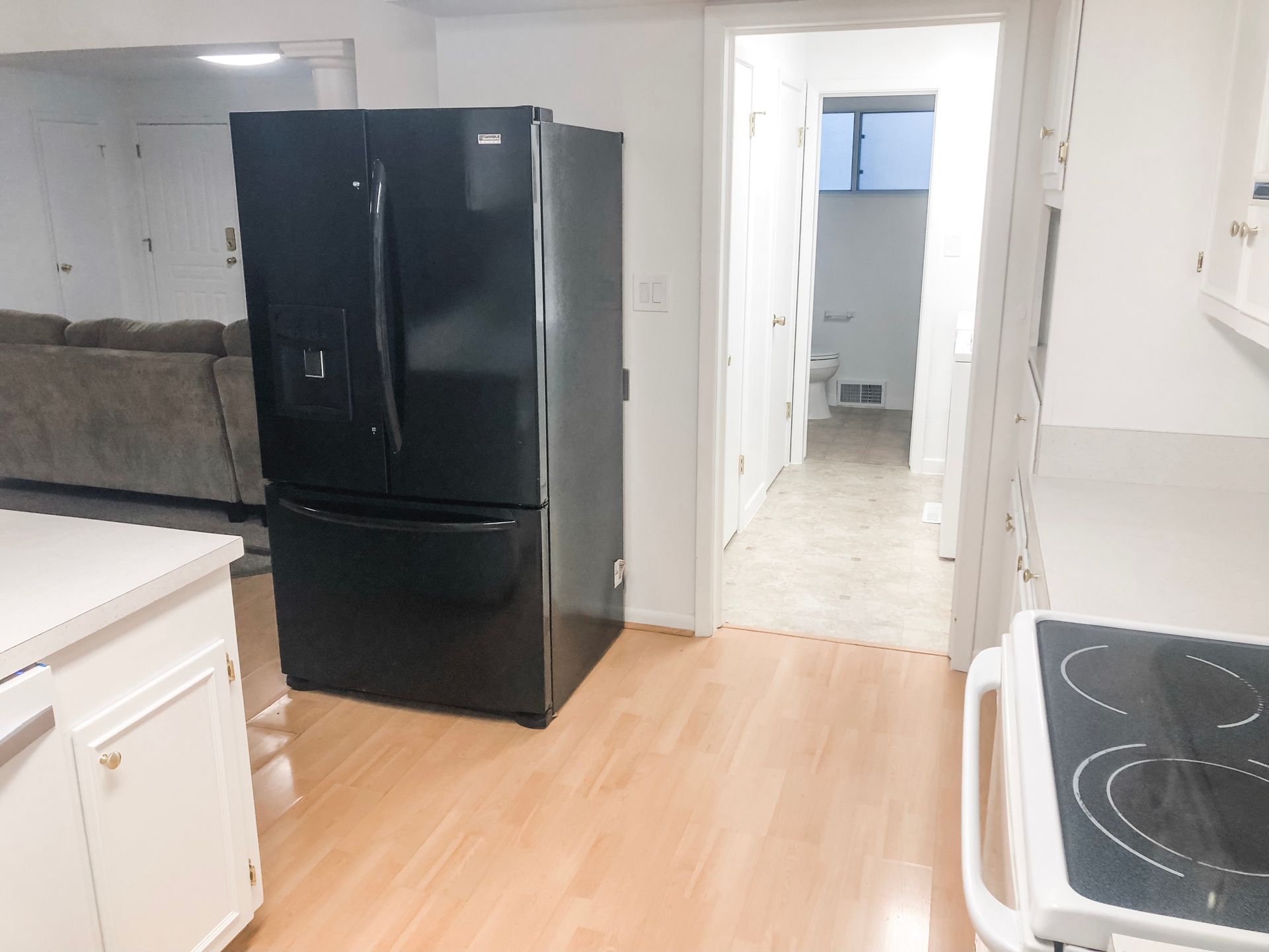 Student house near Utah Tech University with large bedrooms, in-unit laundry, a spacious kitchen, and a prime location next to campus in St. George, Utah.