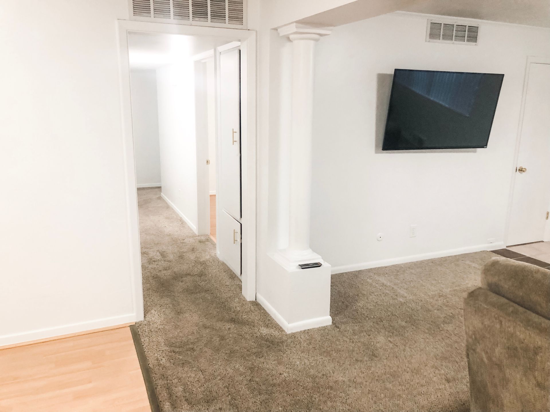 Student house near Utah Tech University with large bedrooms, in-unit laundry, a spacious kitchen, and a prime location next to campus in St. George, Utah.