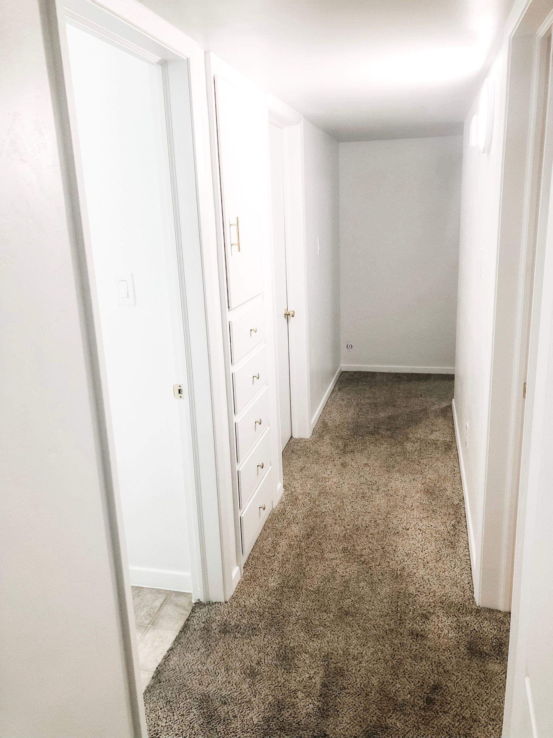 Student house near Utah Tech University with large bedrooms, in-unit laundry, a spacious kitchen, and a prime location next to campus in St. George, Utah.