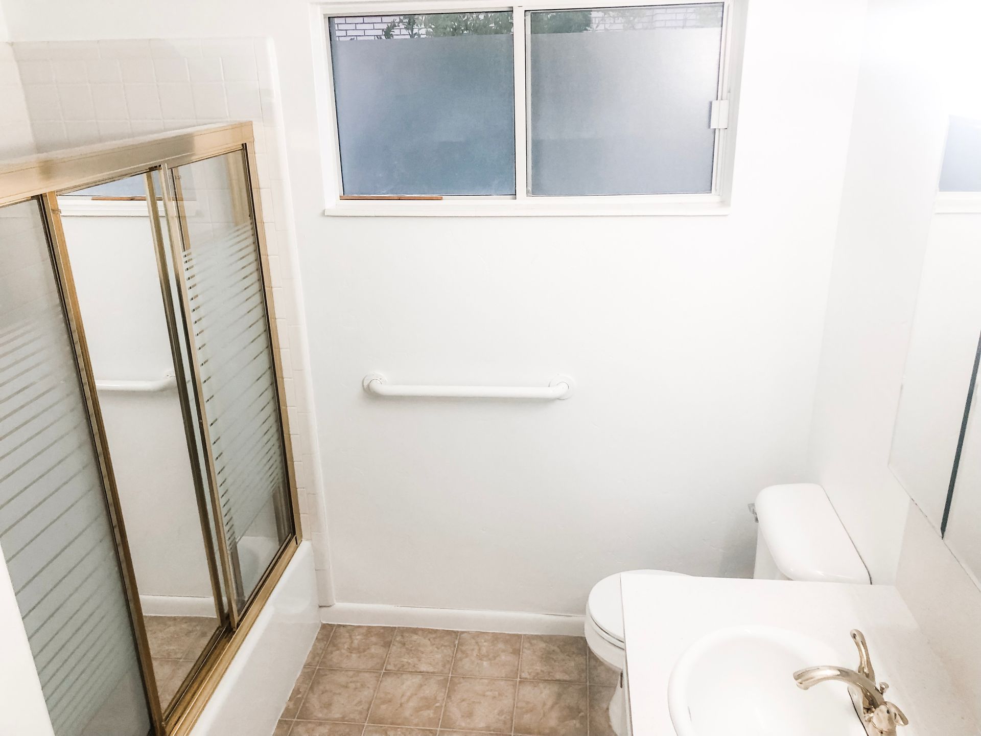 Student house near Utah Tech University with large bedrooms, in-unit laundry, a spacious kitchen, and a prime location next to campus in St. George, Utah.