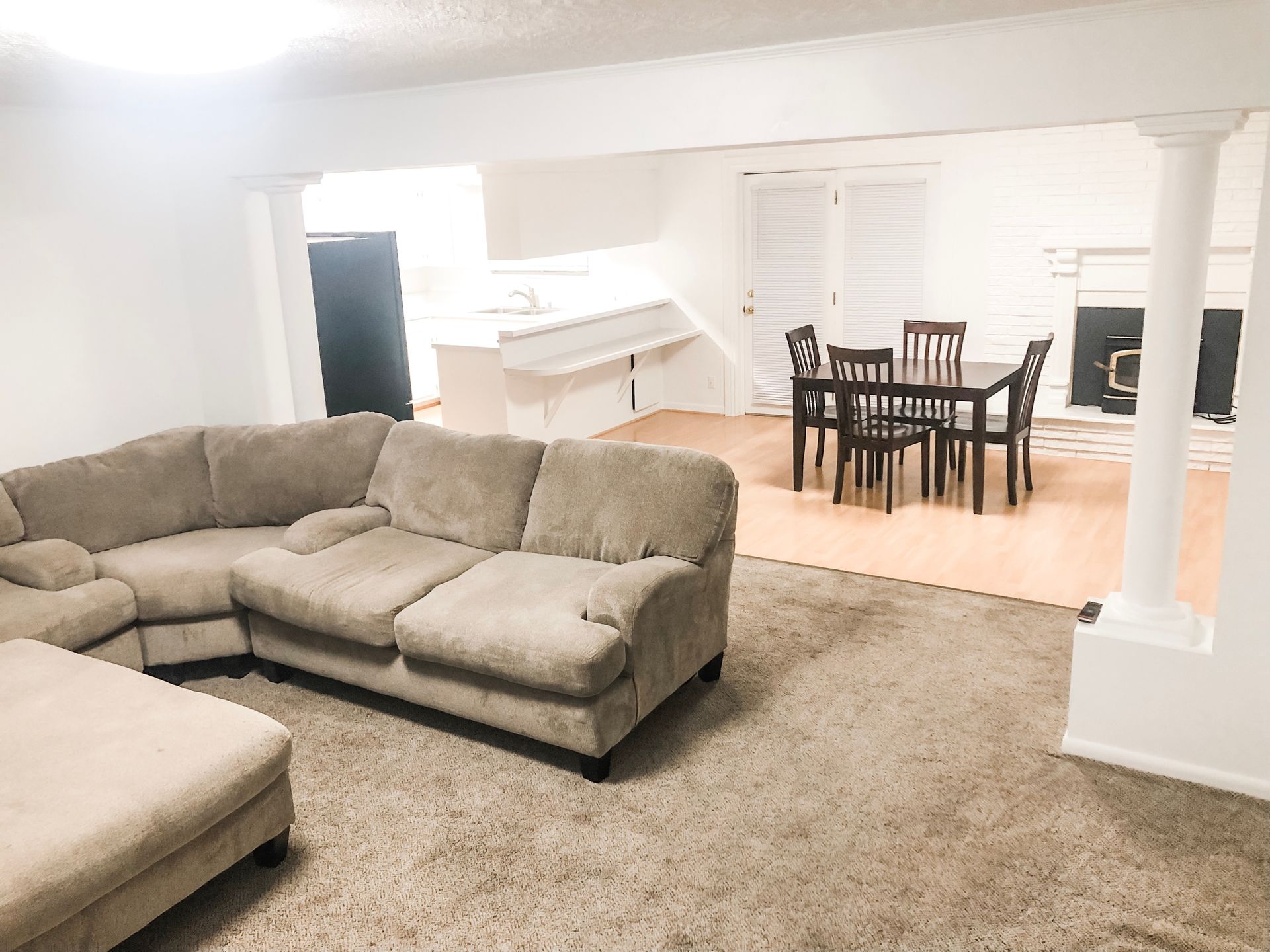 Student house near Utah Tech University with large bedrooms, in-unit laundry, a spacious kitchen, and a prime location next to campus in St. George, Utah.