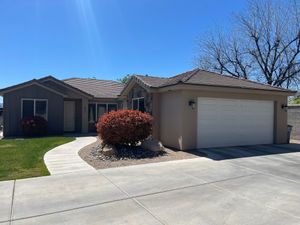 650 Complex offers Utah Tech off-campus housing with large bedrooms across three houses and five units. Features in-unit laundry, spacious living areas, an outdoor grill, and yard space, all next to campus.