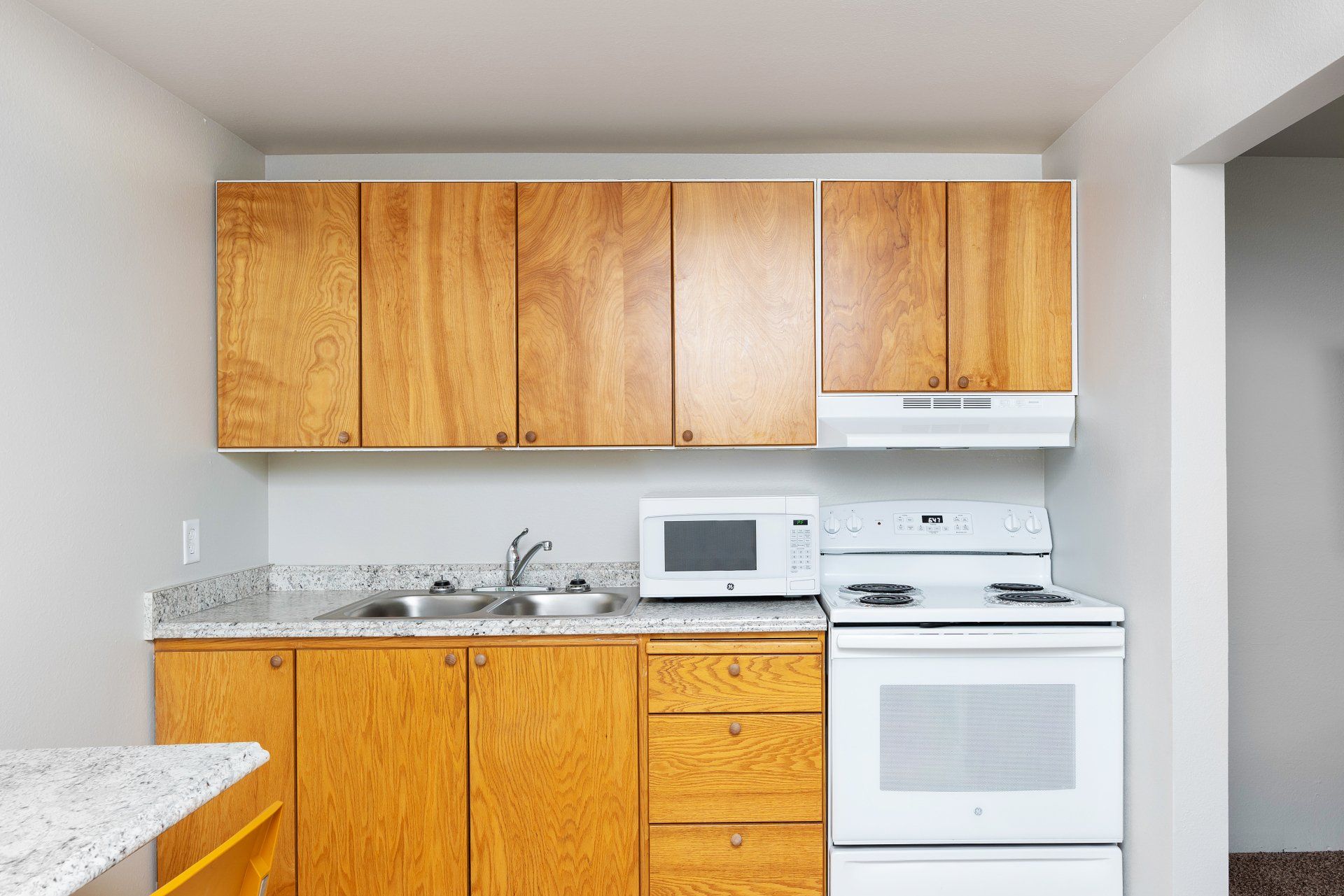 Seasons Apartments offers furnished private and shared student housing near SUU. Features large bedrooms, in-unit laundry, and a prime location just a short distance from Southern Utah University